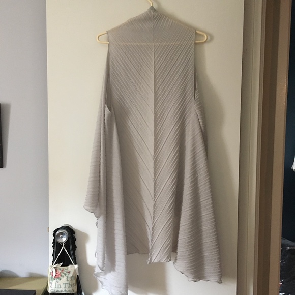 AVENUE 9 Grey Plisse Pleats Waterfall Open Front Vest O/S - Picture 2 of 3